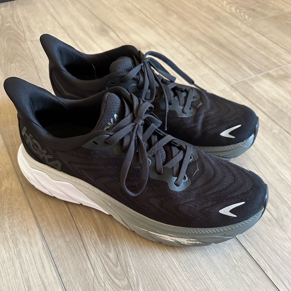 Hoka Arahi 6